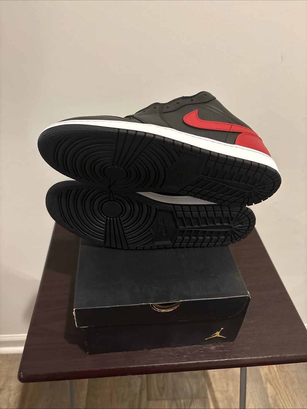 Men Jordan One lLow-Top Sneakers size13 in Black and Red - Picture 8 of 9